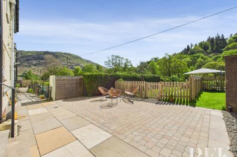 Rear Patio to Garden