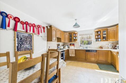 Kitchen / Dining