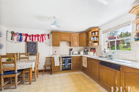 Kitchen / Dining