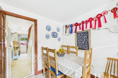 Dining area to hall