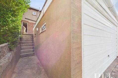 Access to garage / driveway