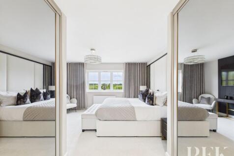 Master Bedroom Dressing Area
