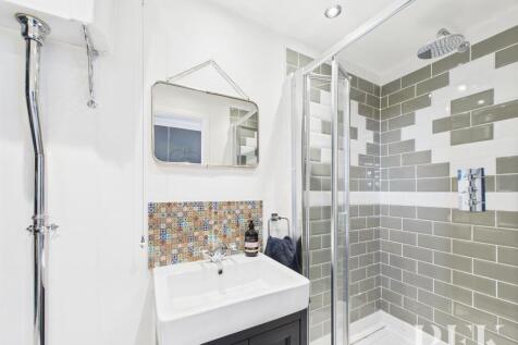 Bedroom 3 ensuite