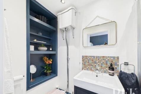 Bedroom 3 ensuite