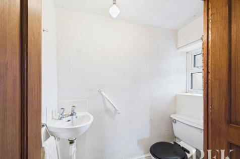 Cloakroom/WC