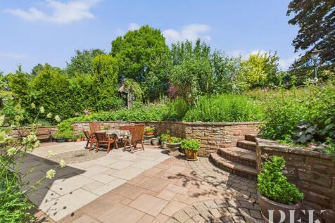 Rear Garden Terrace/Patio