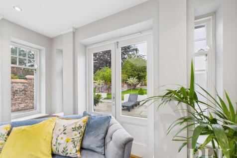 Family Room to Rear Garden
