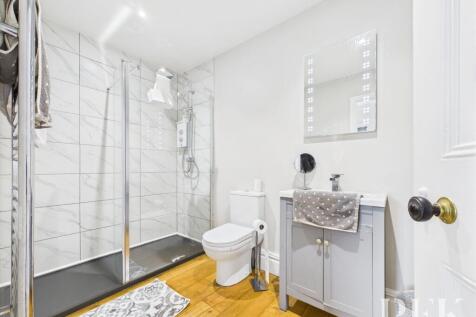 En-suite to Bedroom 2