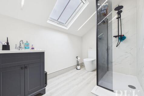 En-suite to Bedroom 4