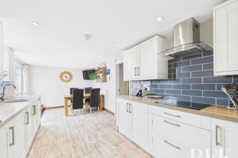 Kitchen / Dining