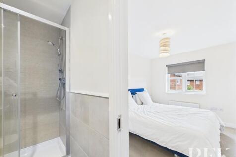 En-suite to Bedroom 1