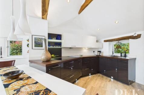 Kitchen / Dining