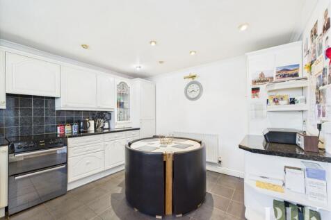 Kitchen / Dining