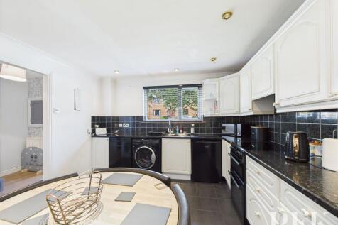 Kitchen / Dining