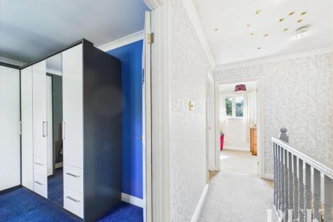 Bedroom 2 / Landing