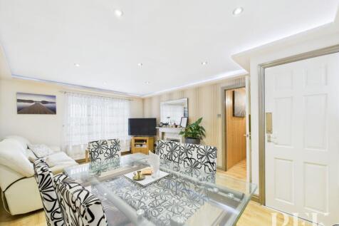 Lounge / Dining