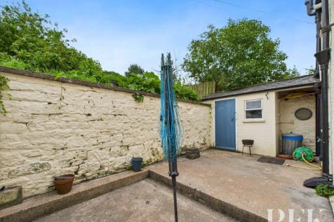 Rear patio garden