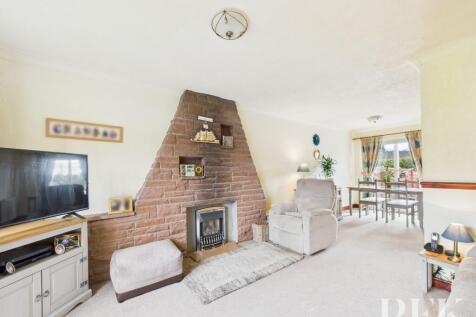 Living Room/Dining