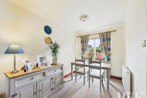 Living Room/Dining