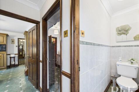 WC/Rear Hall