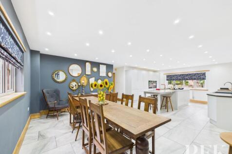 Dual aspect kitchen / dining