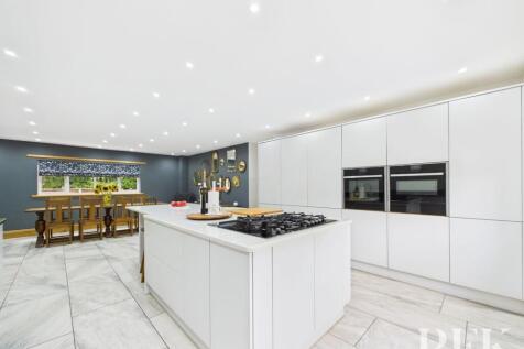 Dual aspect kitchen / dining