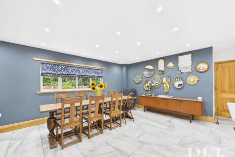 Dual aspect kitchen / dining