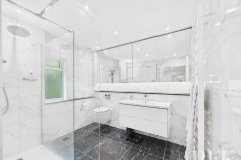 En-suite to principle suite