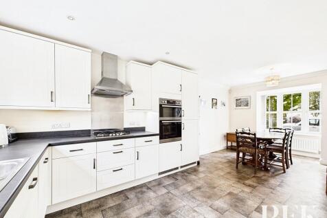 Kitchen / Dining