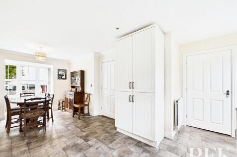 Kitchen / Dining