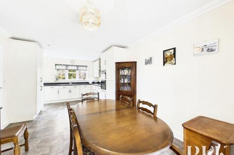 Kitchen / Dining