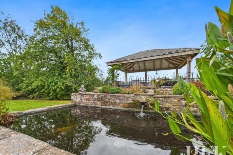 Rear Garden - Gazebo &amp; Pond