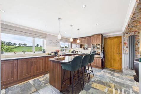 Open Plan Living / Kitchen