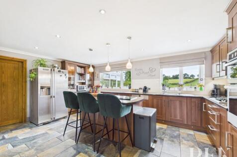 Open Plan Living / Kitchen