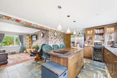 Open Plan Living / Kitchen