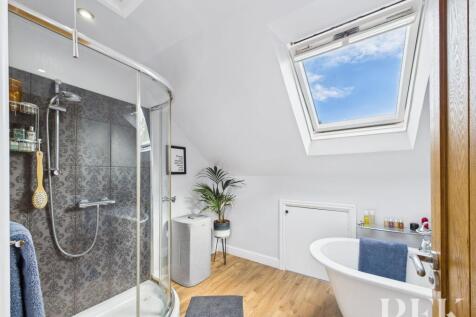 Bathroom (first floor)