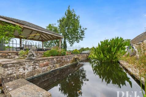 Rear Garden - Gazebo &amp; Pond