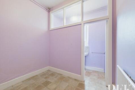 Cloakroom to WC 1