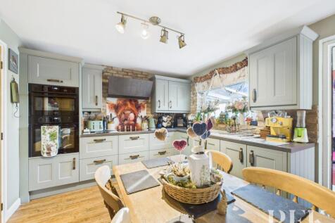 Kitchen / Dining
