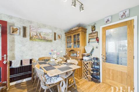 Kitchen / Dining