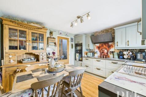 Kitchen / Dining