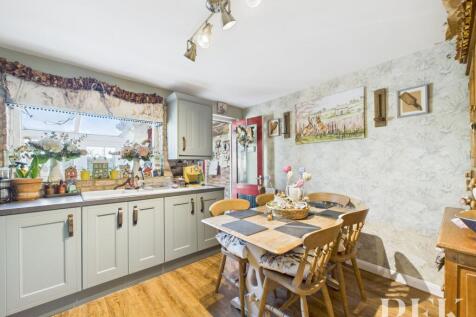 Kitchen / Dining