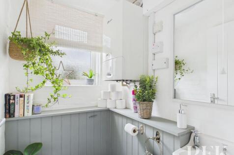 Cloak Room/WC