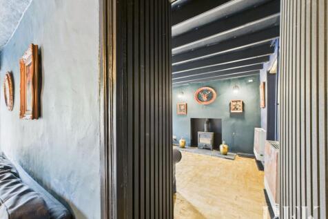 Adjoining Doorway - 1 through to 2