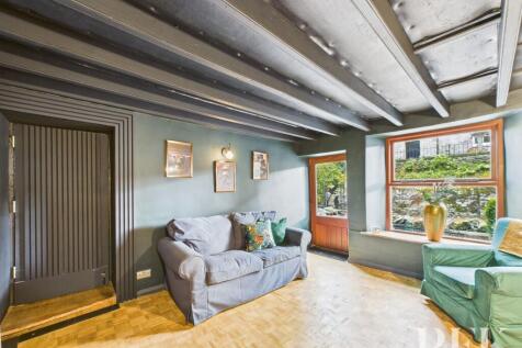 2 Midtown - Living Room