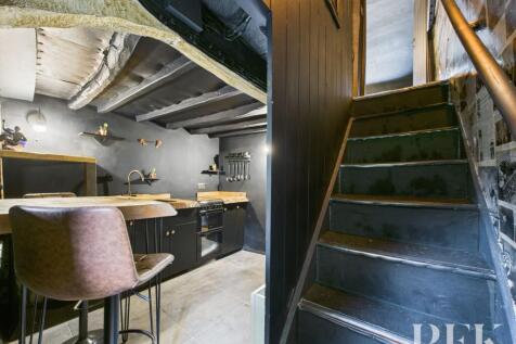 2 Midtown - Staircase