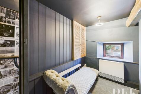 2 Midtown - Dressing Room