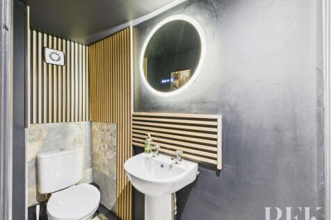 2 Midtown - Shower Room