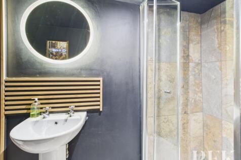 2 Midtown - Shower Room