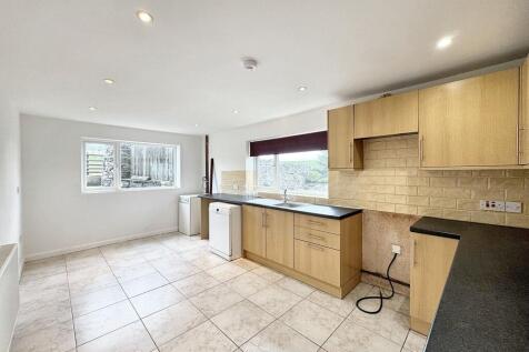 Kitchen / Dining